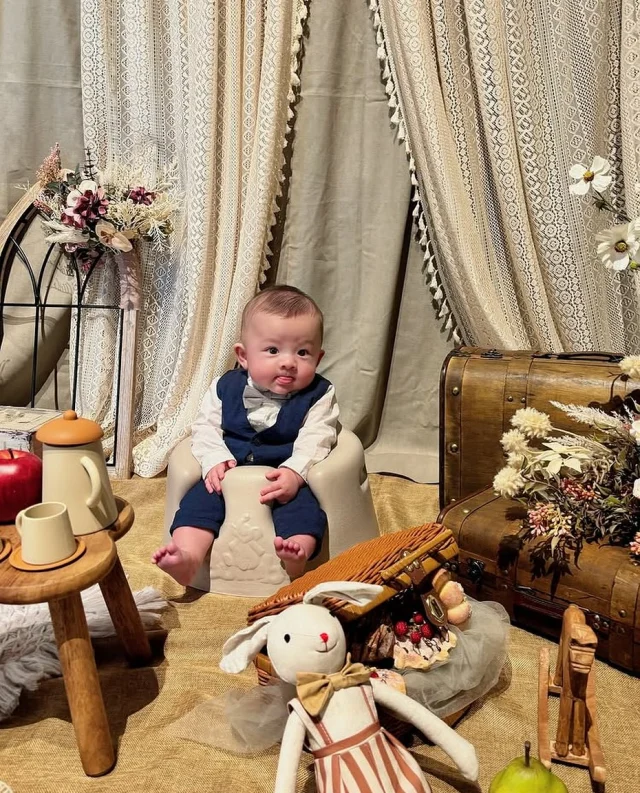 🐘

イベントで撮影🧳👶
まだお座りができない赤ちゃんでも座ることができるので、赤ちゃんを抱っこすることなく一人で座らせて写真撮影をすることができます♪

@___neokun 
Thank you!

#bumbo #バンボ#バンボデビュー#バンボマルチシート#ベビーソファ#ベビーチェア#出産祝い#自宅フォト#おうちフォト#ハーフバースデー#月齢フォト#ローチェア#成長記録